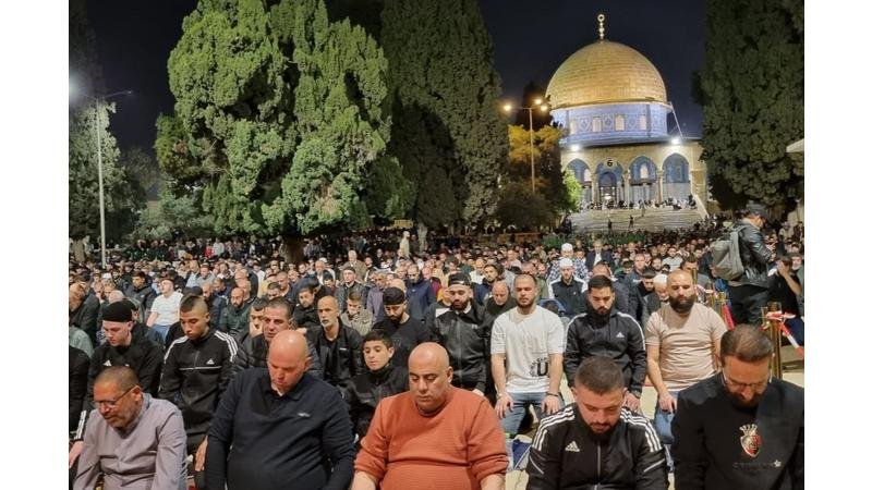 70 ألفا يؤدون صلاتي العشاء والتراويح في المسجد الأقصى
